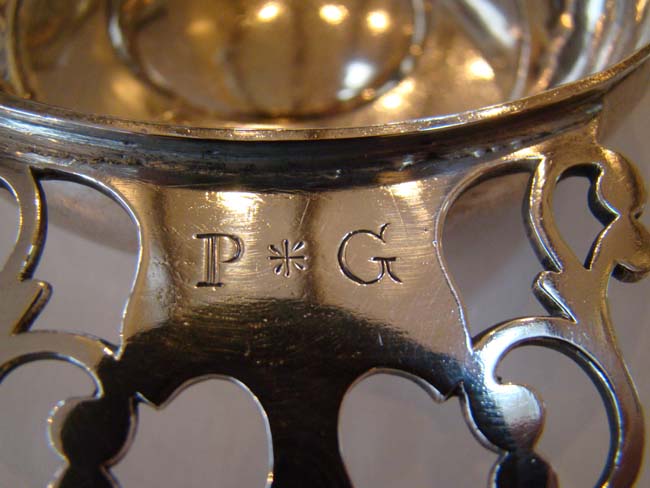 A rare pair of American Porringers by Samuel Casey, South Kingston, Rhode Island, circa 1750 — image 7